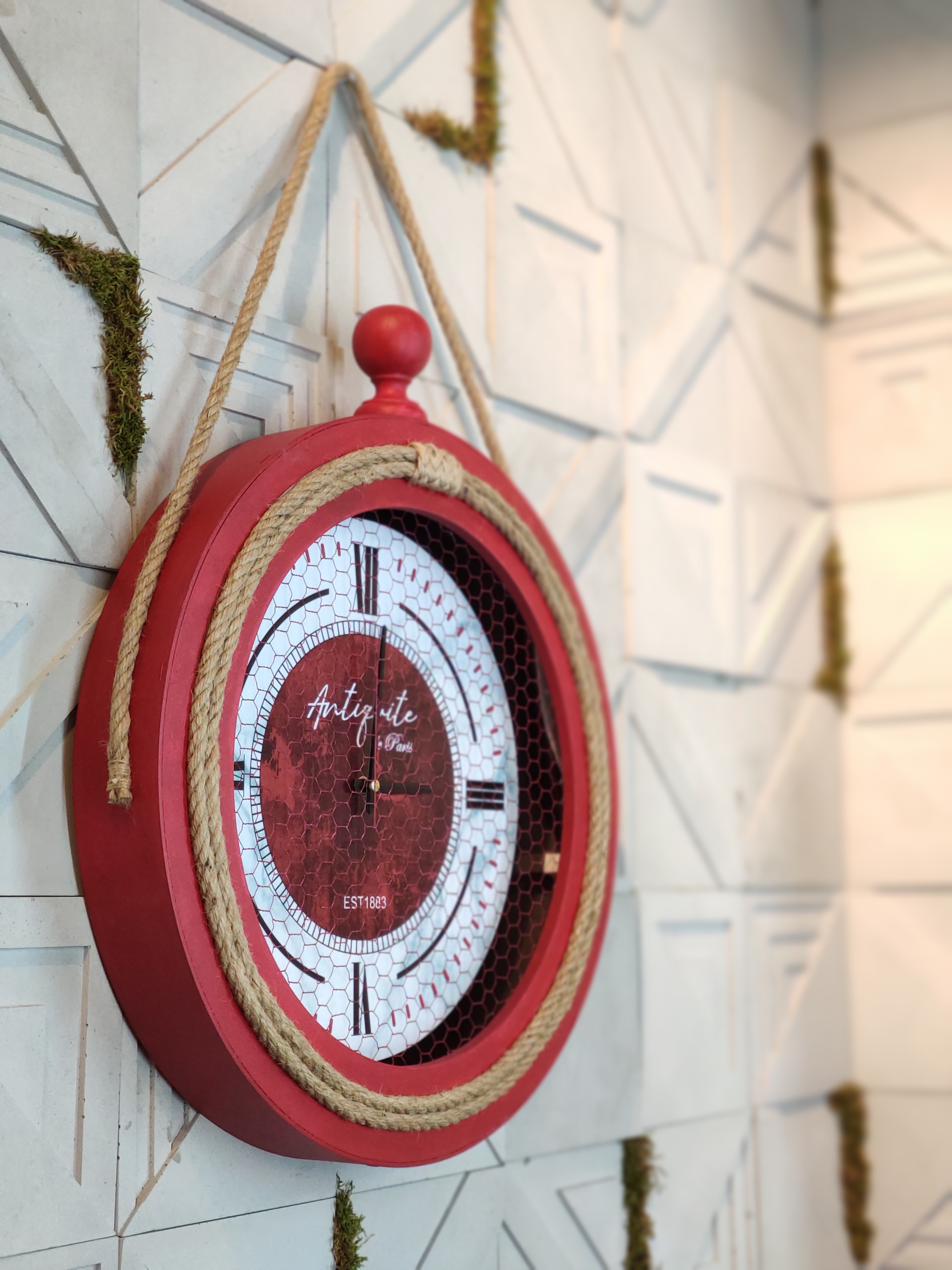 kirlenmiş Peave sorun  Halatlı Ahşap Duvar Saati Kan Kırmızı Duvar Saati Modelleri Uygun Fiyatlarla